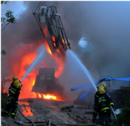 電纜著(zhù)火，礦工遇難！